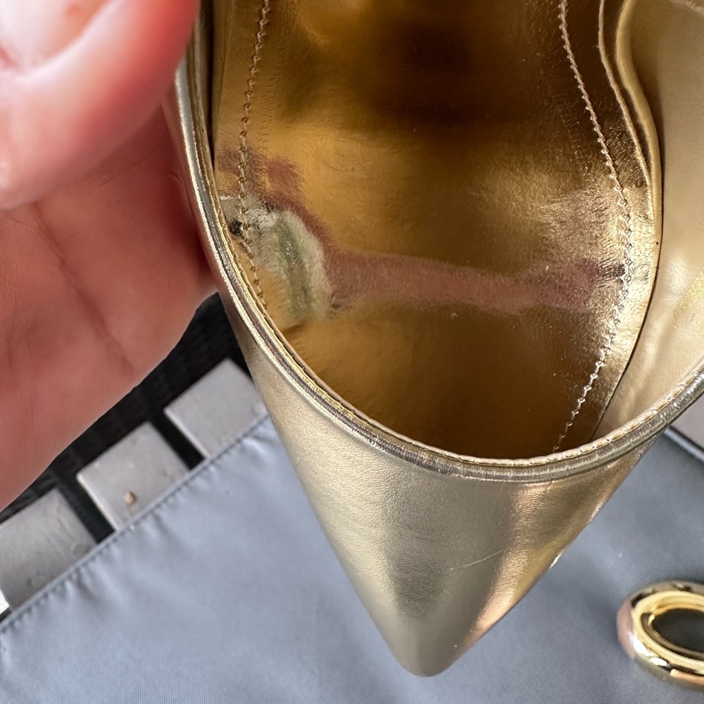 Elegant Gold Heels with Artistic Design - Picture 9 of 9